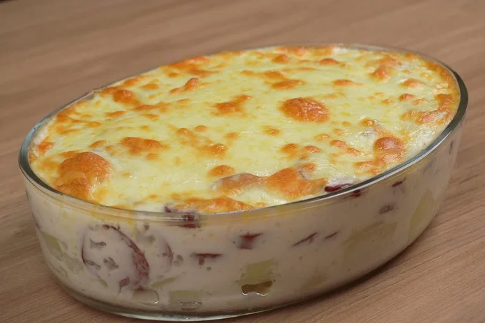 batata com linguiça e molho branco no forno