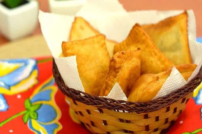 receita de massa de pastel com três ingredientes