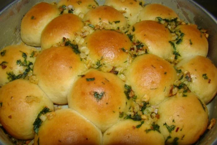 receita de pão de cebola simples e delicioso