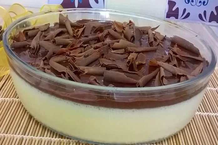 receita de mousse de maracujá com chocolate na travessa