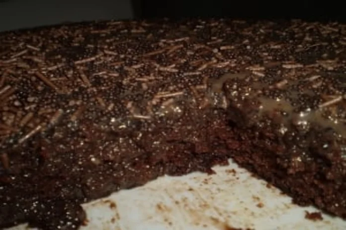 receita de bolo peteleco de chocolate com cobertura