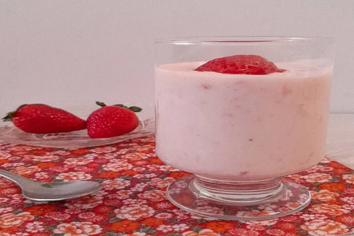 receita de iogurte de morango caseiro o melhor