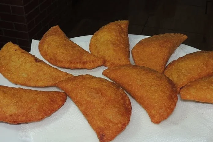 pastel caipira de carne moída