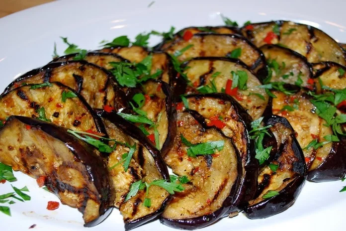 salada de beringela no forno fácil de fazer