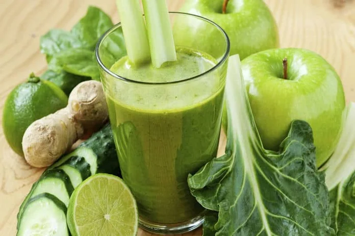 suco verde detox com couve