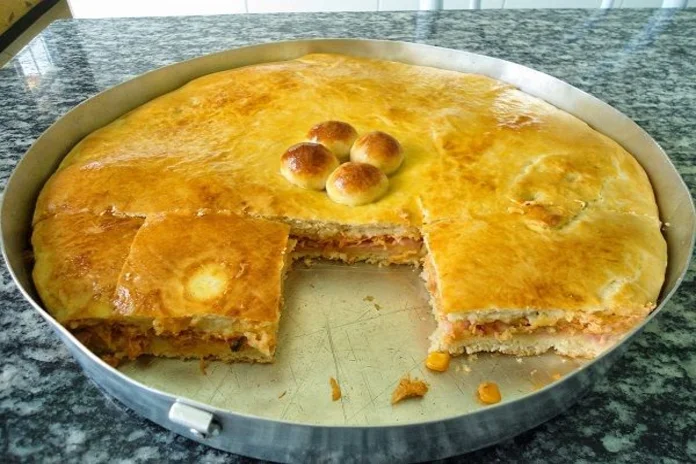 torta de frango com massa de pão simples