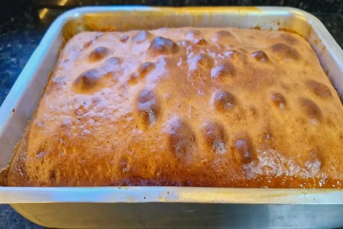 bolo de banana com doce de morango