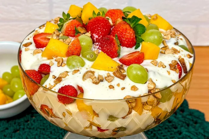 salada de frutas especial cremosa refrescante e colorida para suas festas aprenda agora mesmo